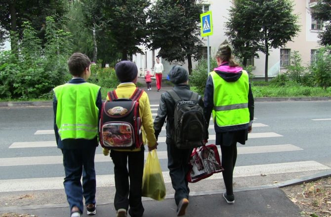 Госавтоинспекция Соликамска напомнила юным пешеходам правила безопасности на дороге